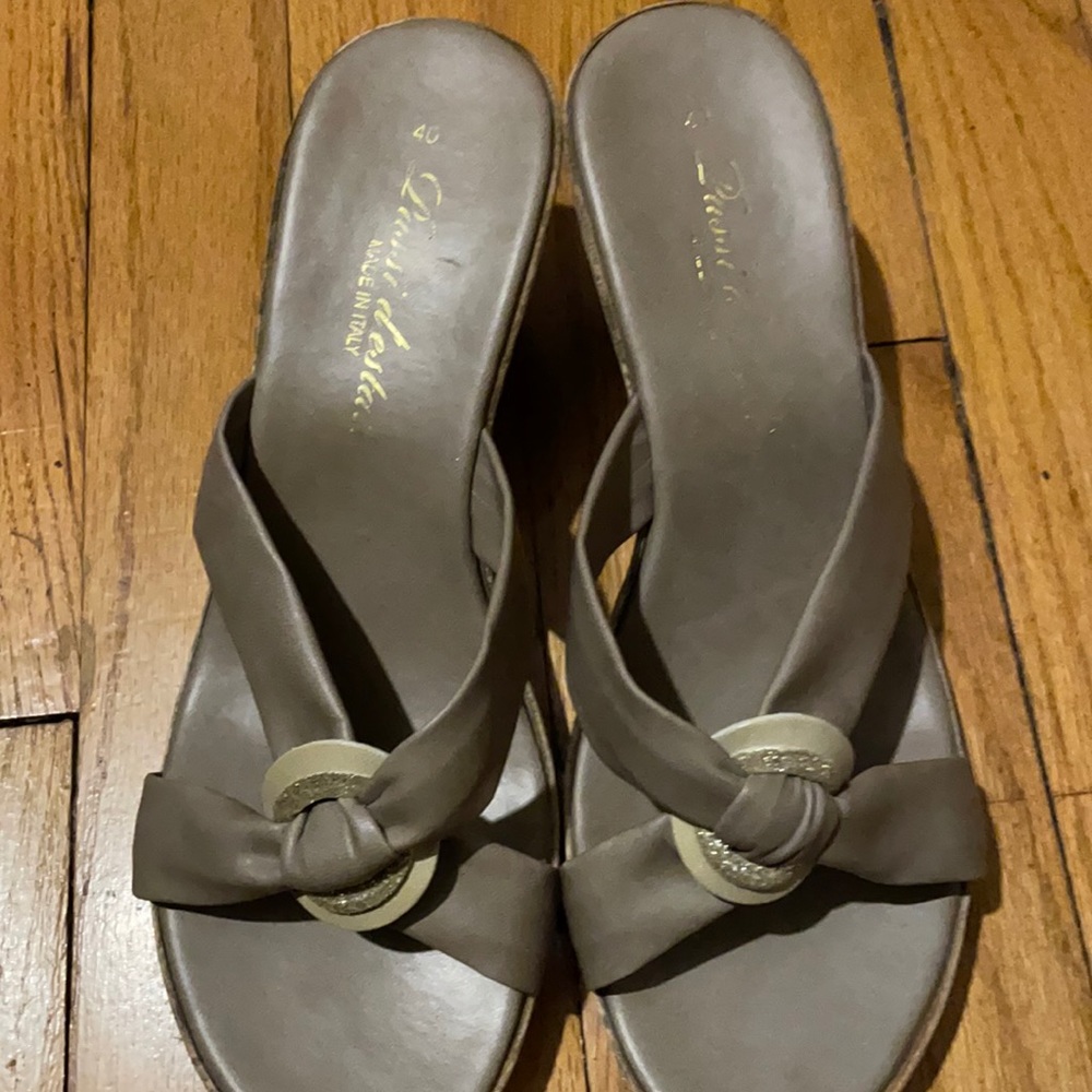 Beautiful sandals made in Italy like new